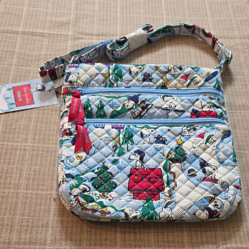 Vera Bradley peanuts Snoopy Christmas Crossbody Bag triple zip hipster ski slope